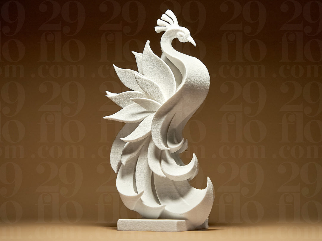 Elegante  statua di Pavone