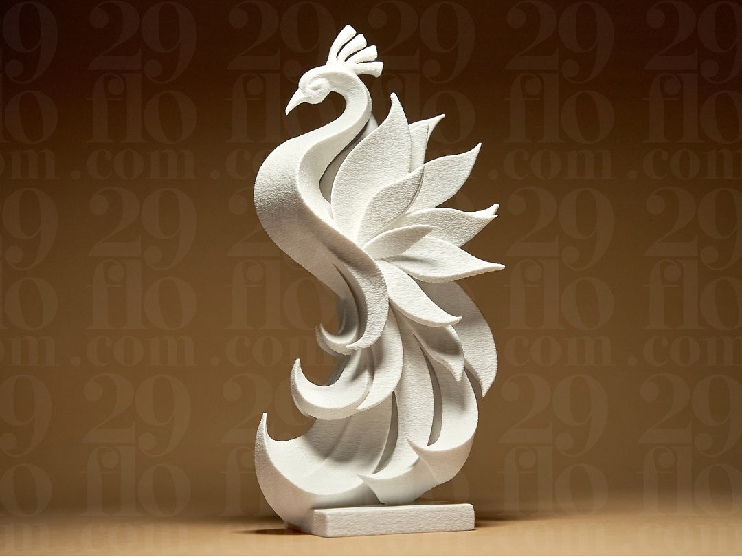 Elegante  statua di Pavone